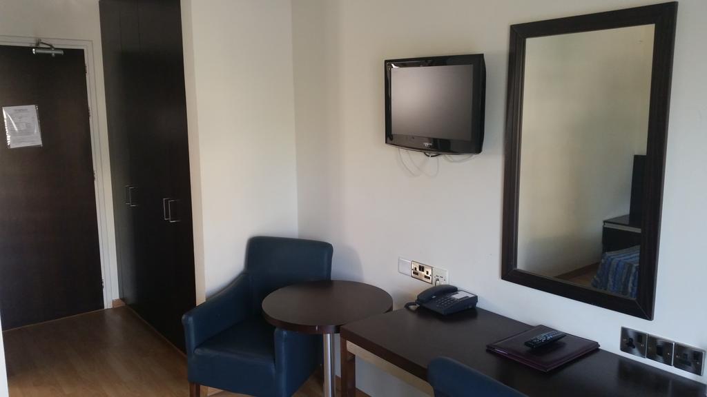 Crown Resorts Henipa Larnaca Cameră foto