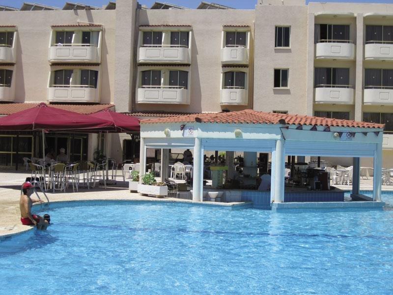 Crown Resorts Henipa Larnaca Exterior foto