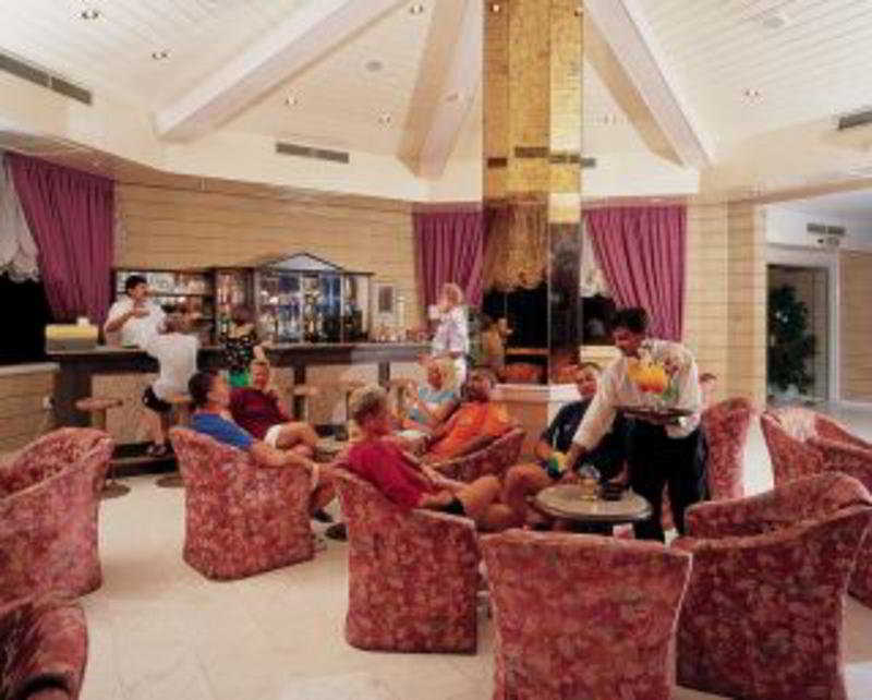 Crown Resorts Henipa Larnaca Exterior foto